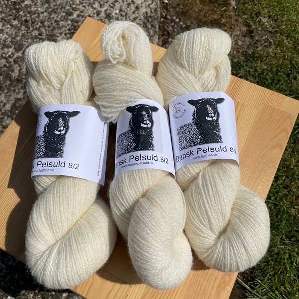 Dansk Pelsuld 8/2 - Hjelholt garn