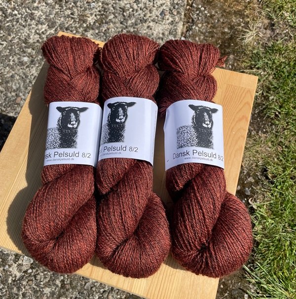 Dansk Pelsuld 8/2 - Hjelholt garn