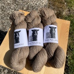 Dansk Pelsuld 8/2 - Hjelholt garn