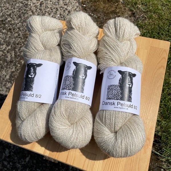 Dansk Pelsuld 8/2 - Hjelholt garn