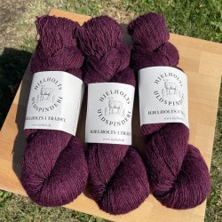 aubergine 1-ltr�det uldgarn