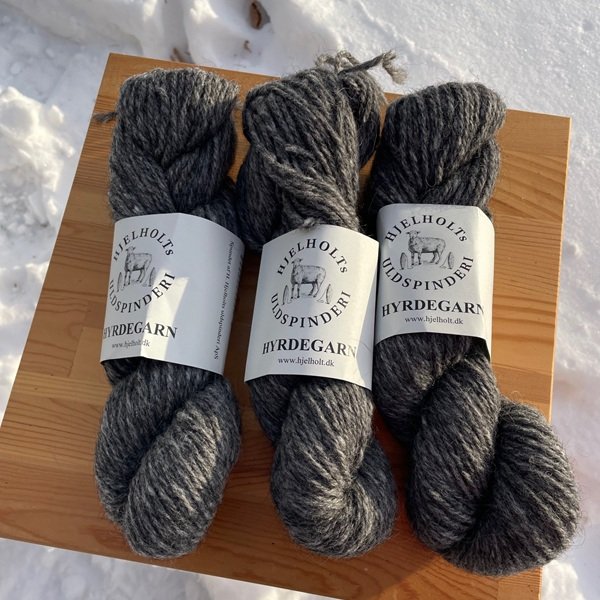 Hyrdegarn - Hjelholts Uldspinderi