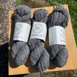 Hyrdegarn - Hjelholts Uldspinderi