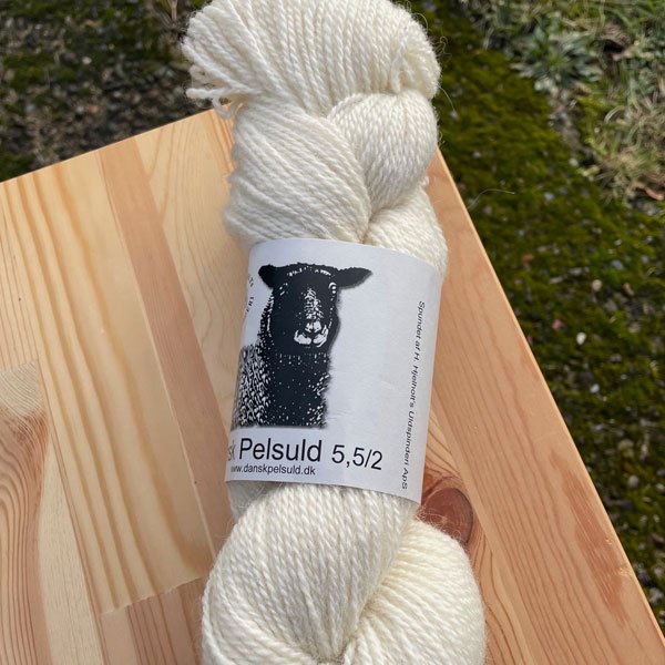 Dansk Pelsuld 5,5/2 fra Hjelholts Uldspinderi