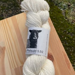 Dansk Pelsuld 5,5/2 fra Hjelholts Uldspinderi