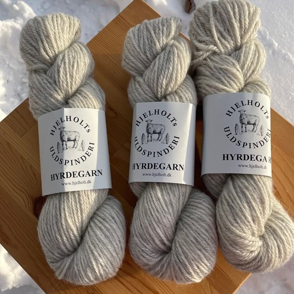 Hyrdegarn - Hjelholts Uldspinderi