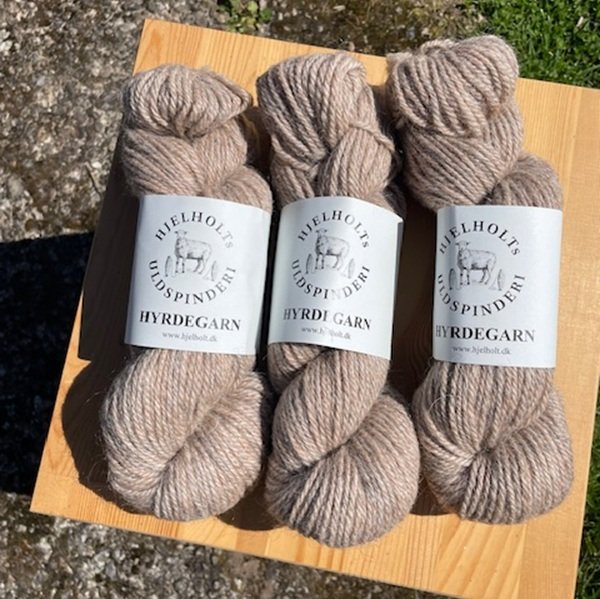 Hyrdegarn - Hjelholts Uldspinderi