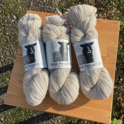 Dansk Pelsuld 5,5/2 fra Hjelholts Uldspinderi