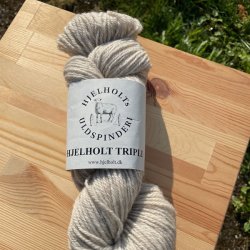 Triplegarn farve 42 fra Hjelholt