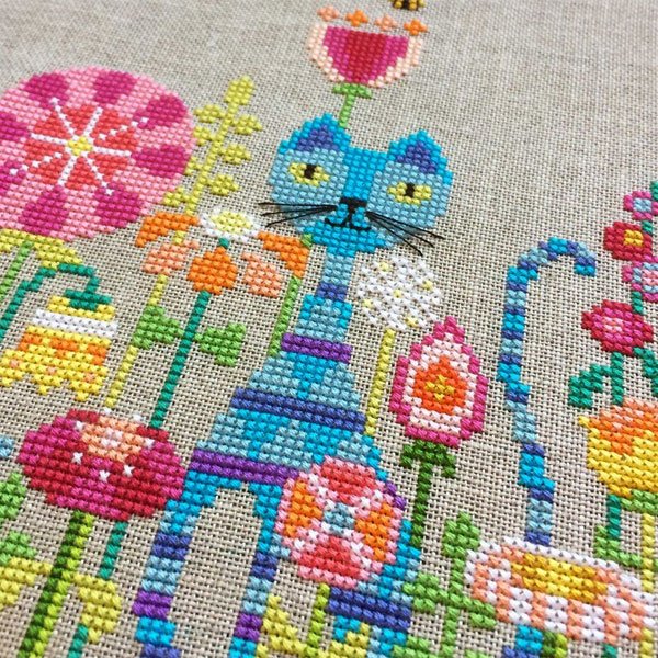 Garden cat - broderimnster Satsuma Street 