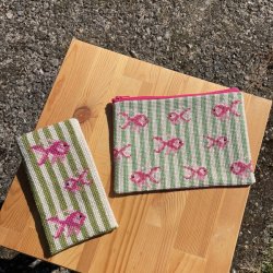 Pink goldfish - clutch med broderi