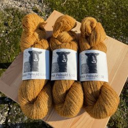 Dansk Pelsuld 5,5/2 fra Hjelholts Uldspinderi