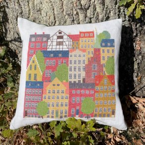 Huse - pude med broderi