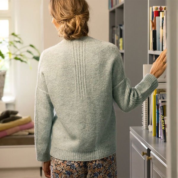 Hvar - let sweater som strikkes i Saga og Alva fra Filcolana