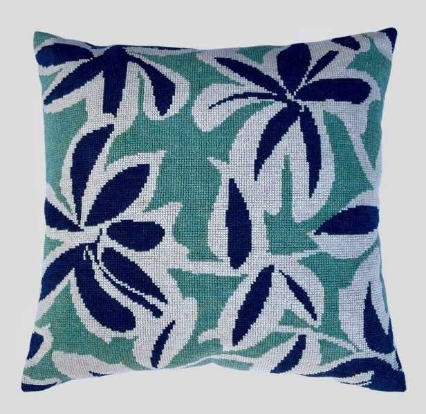 Liljer - stramajpude med broderi fra Baldyre