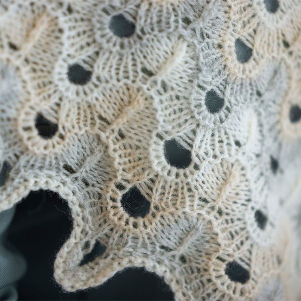 Lyspunkt - sjal i Saga garn