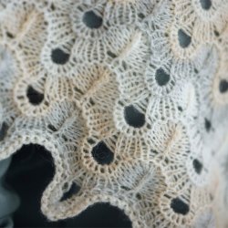 Lyspunkt - sjal i Saga garn