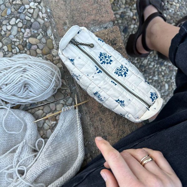 Tool clutch, midnight flower 