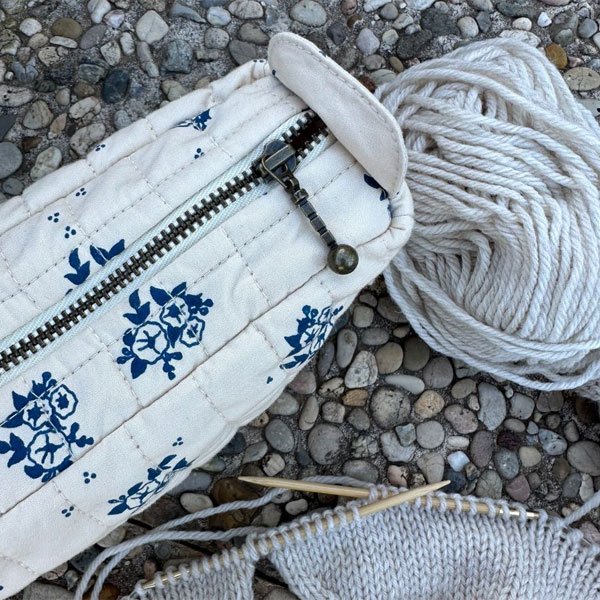 Tool clutch, midnight flower 