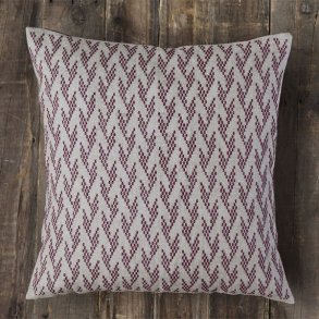 Mindful red art - pude med broderi