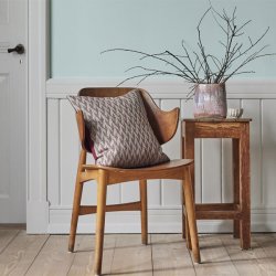 Mindful red art - pude med broderi