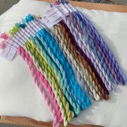 Dansk Blomstergarn - broderigarn i 23 nye farver