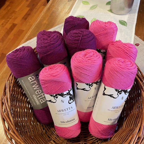 Lys og mrk cerise - garnpakke Arwetta strmpegarn
