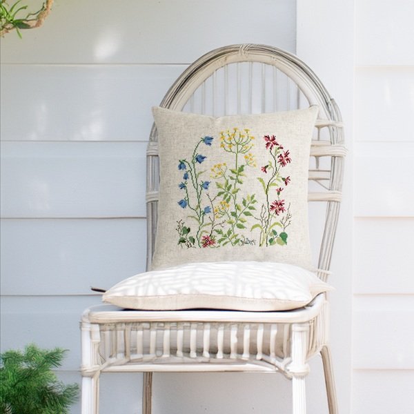 Gr�ftekantsblomster - pude med broderi