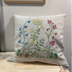 Gr�ftekantsblomster - pude med broderi