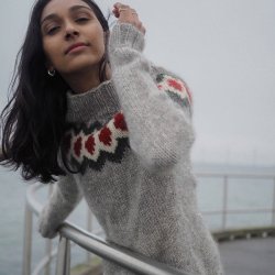 Rubysweater - flot strik i Hyrdegarn