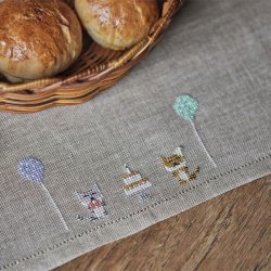 Brnefdselsdagsserviet - serviet med broderi