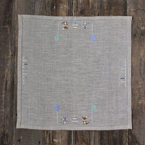 Brnefdselsdagsserviet - serviet med broderi