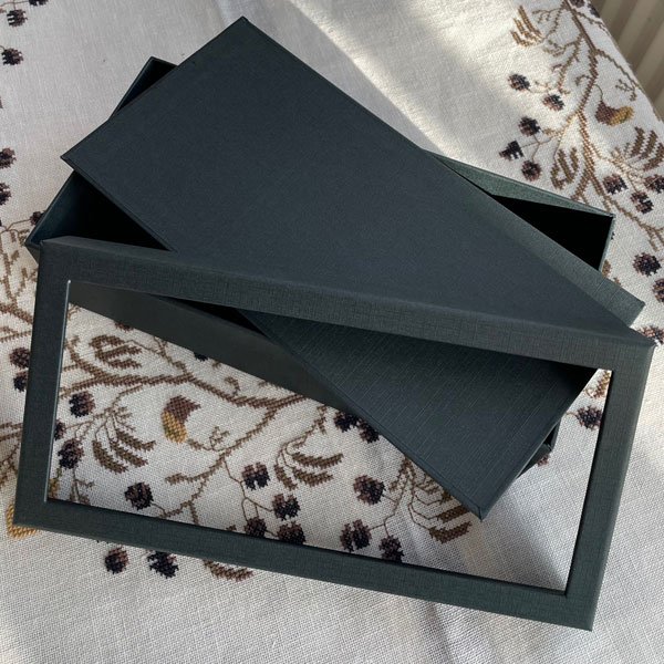 Blyantsbox - ske med stramajbroderi