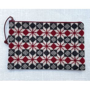 Stella, rd - clutch med broderi