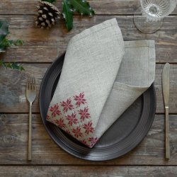 Stjerneserviet, rd - serviet med broderi