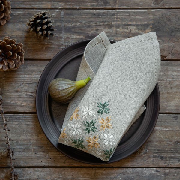 Stjerneserviet, grn - serviet med broderi