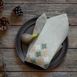 Stjerneserviet, grn - serviet med broderi