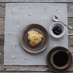 Tusindfryd - serviet med broderi