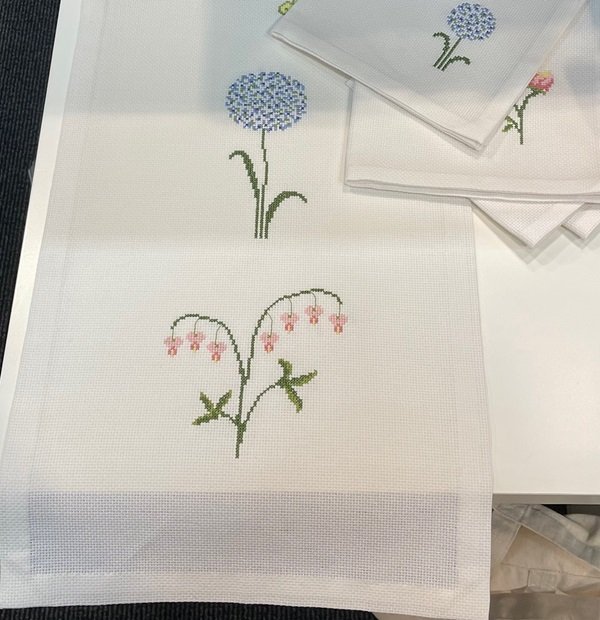 Spring time - lber med broderi