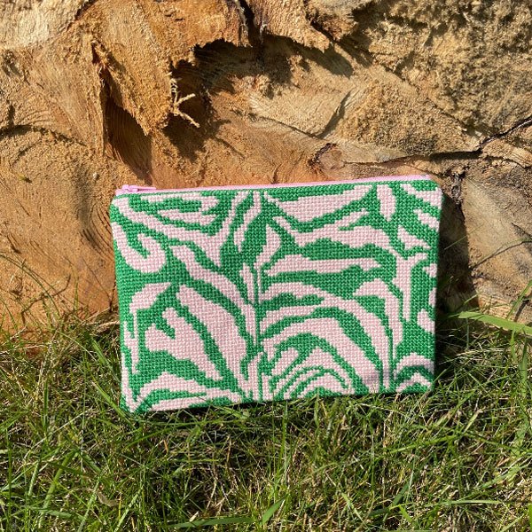 My little zebra, lyserd og grn - pung med broderi