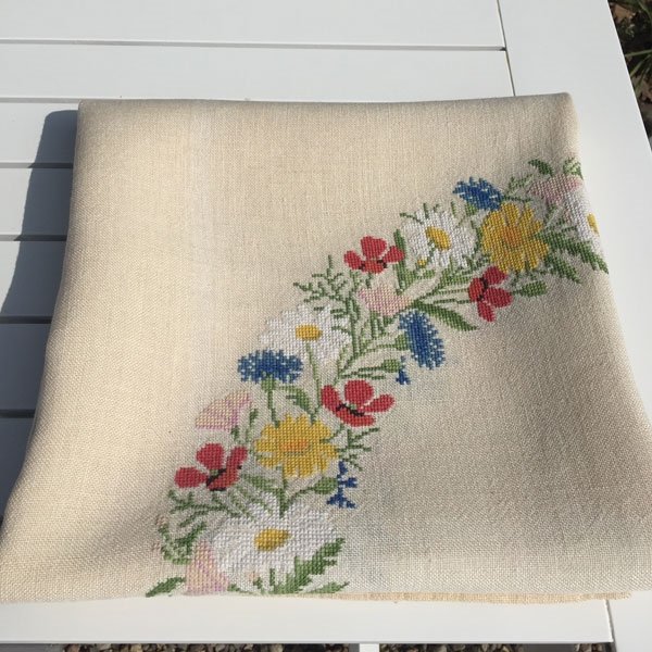 Sommerkrans - dug med broderi