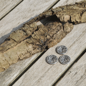 Metalknap med lille m�nster