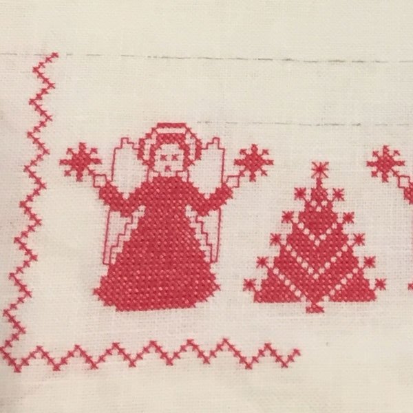 Engle og juletræer - juleløber med broderi