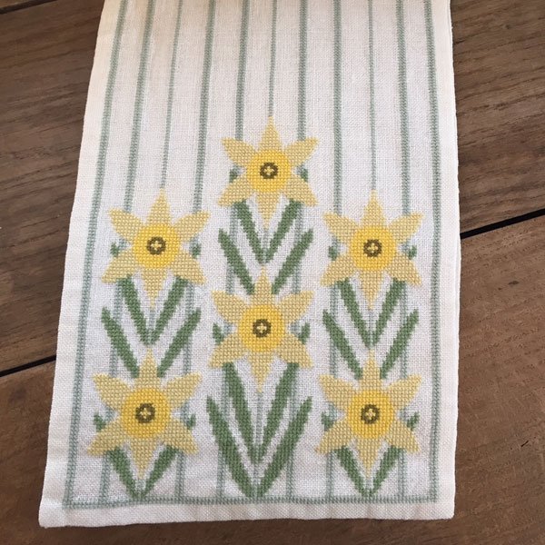 Pskeliljer - lber med broderi