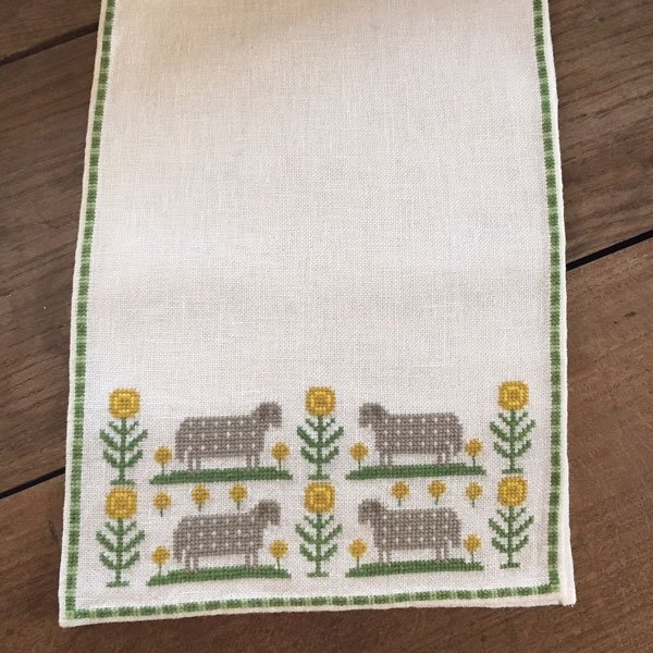 "'Fr og blomster" - lber med broderi