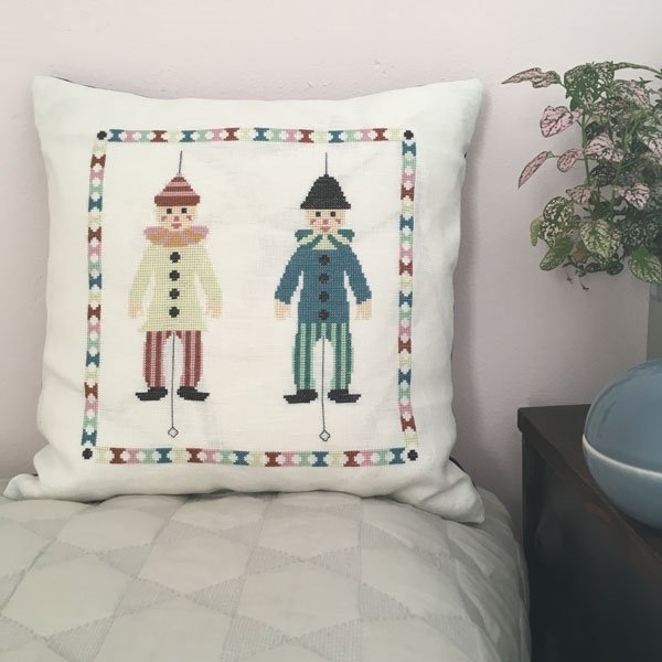 Sprllepar - pude med broderi