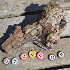 Tr�knap med farvet kant