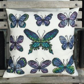 Sommerfugle - pude med broderi