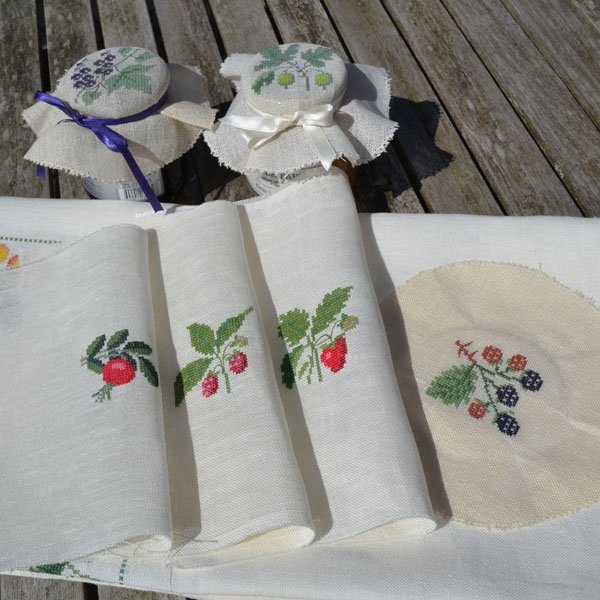 Jordbr - syltehtte med broderi