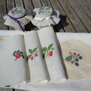 Jordbr - syltehtte med broderi